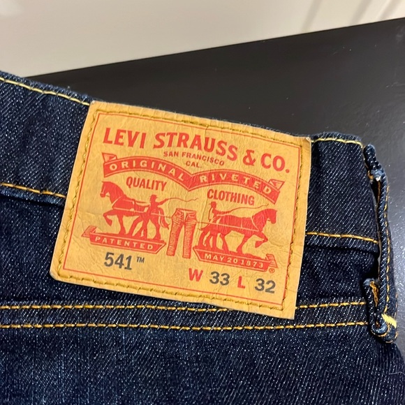 Men’s Levi Jeans - Picture 2 of 3